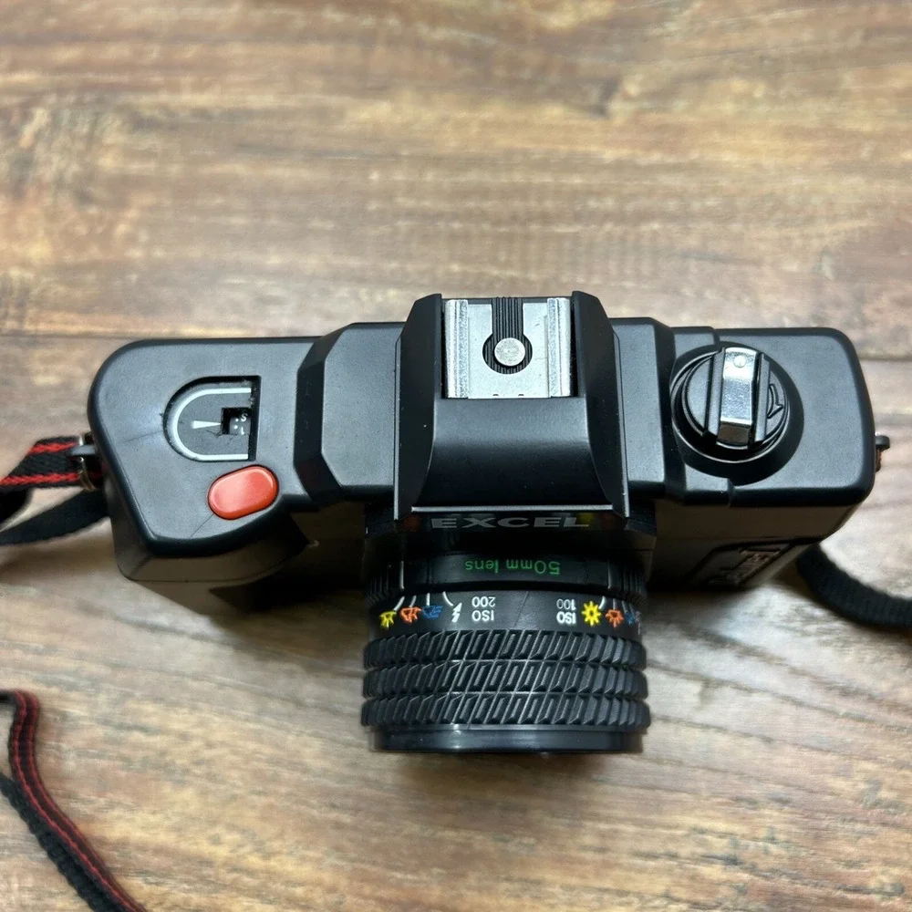 Excel Deluxe-I 35MM Film Camera with Strap And Original‎ Case Untested